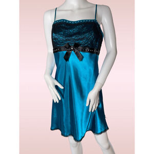 Negligee and Robe Silky Lace‎ set, Morgan Taylor Intimates, Ladies Large